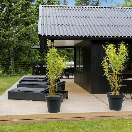 3 Bedroom Cozy In Feriehus Neksø