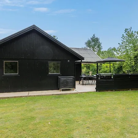 3 Bedroom Cozy In Feriehus Neksø
